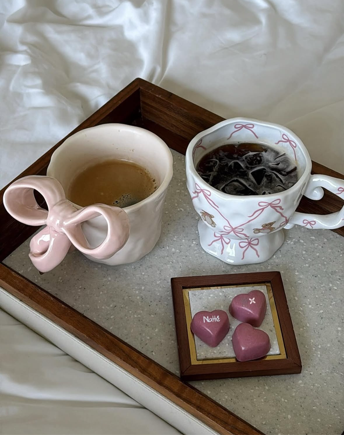 Ribbon Hug – Mug